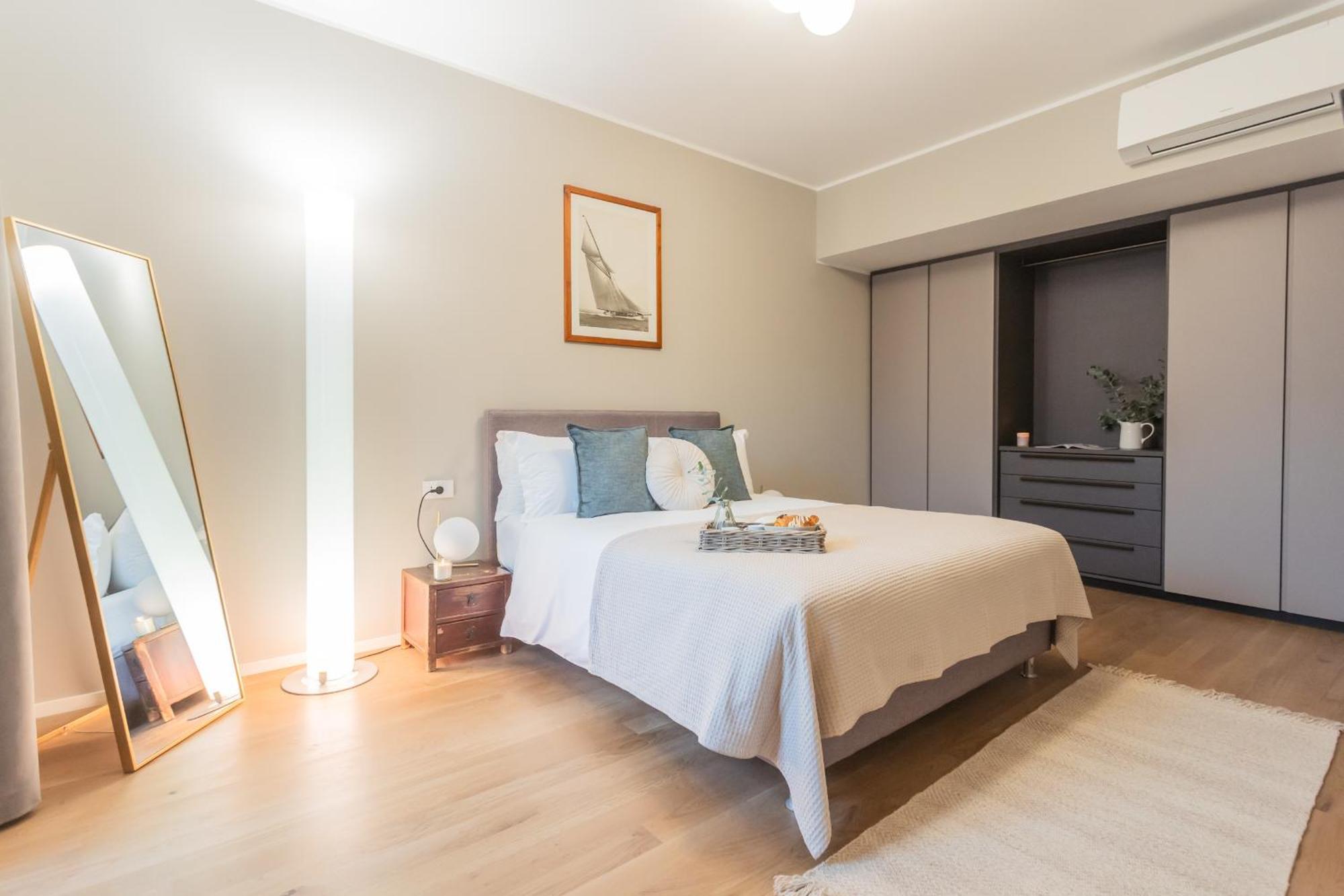 V On By Rent Apartment Como